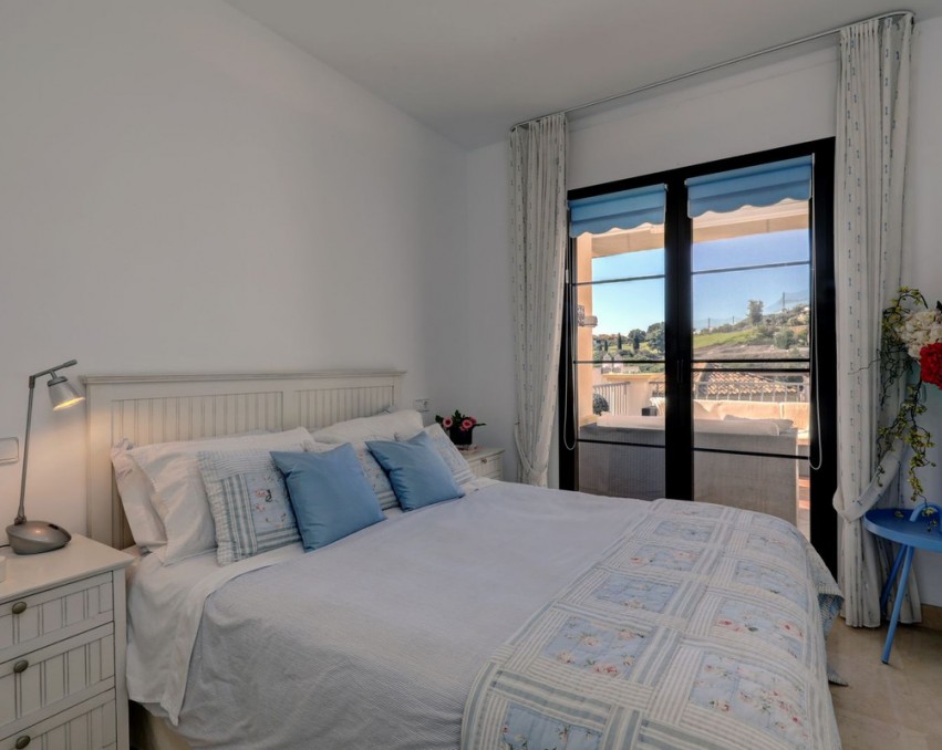 Duży apartament z narożnym, kameralnym tarasem